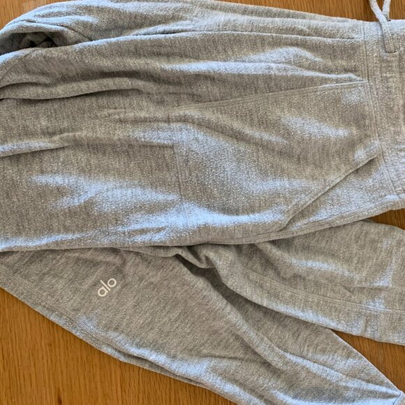 Alo Yoga Soho Matching Set - Picture 10 of 13